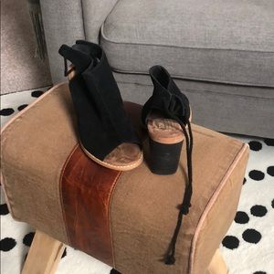 Tom’s Elba Black Suede wedges size 6